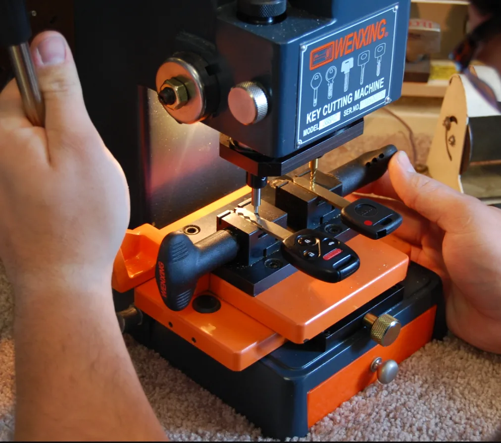 Automotive locksmith programming a transponder car key in Melbourne, FL
