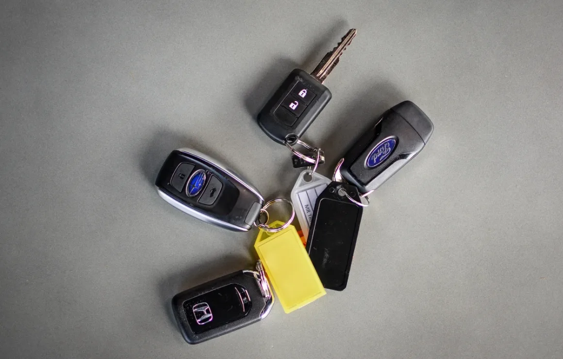 Mobile car key replacement and programming service