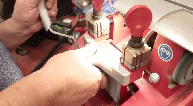 Mobile car key duplication