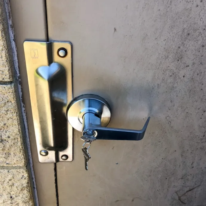 Emergency commercial office lockout service