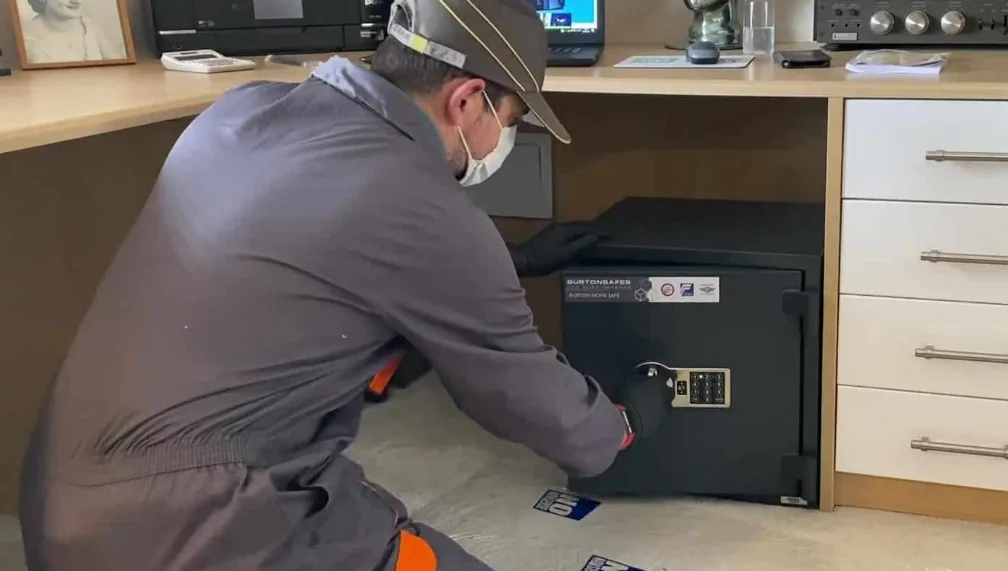 Safe and vault locksmith service